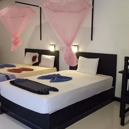 Golden Beach Inn Trincomalee Exterior foto