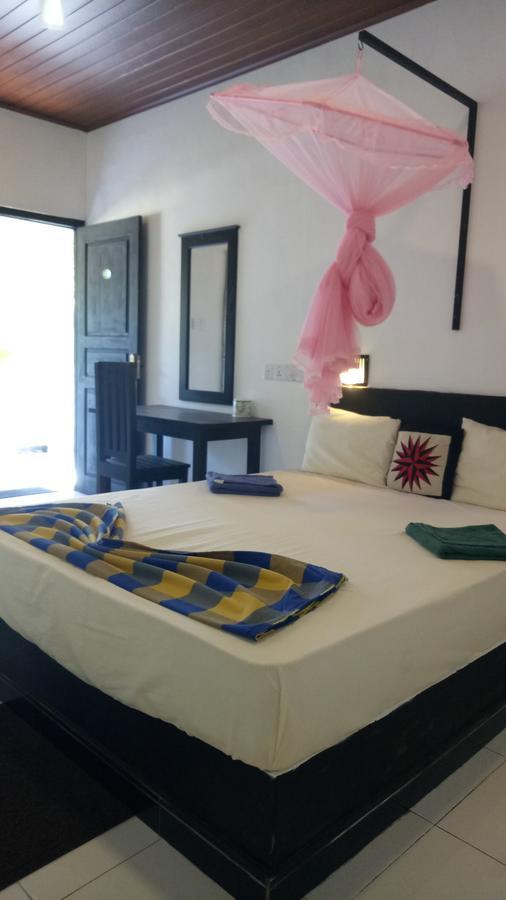 Golden Beach Inn Trincomalee Exterior foto