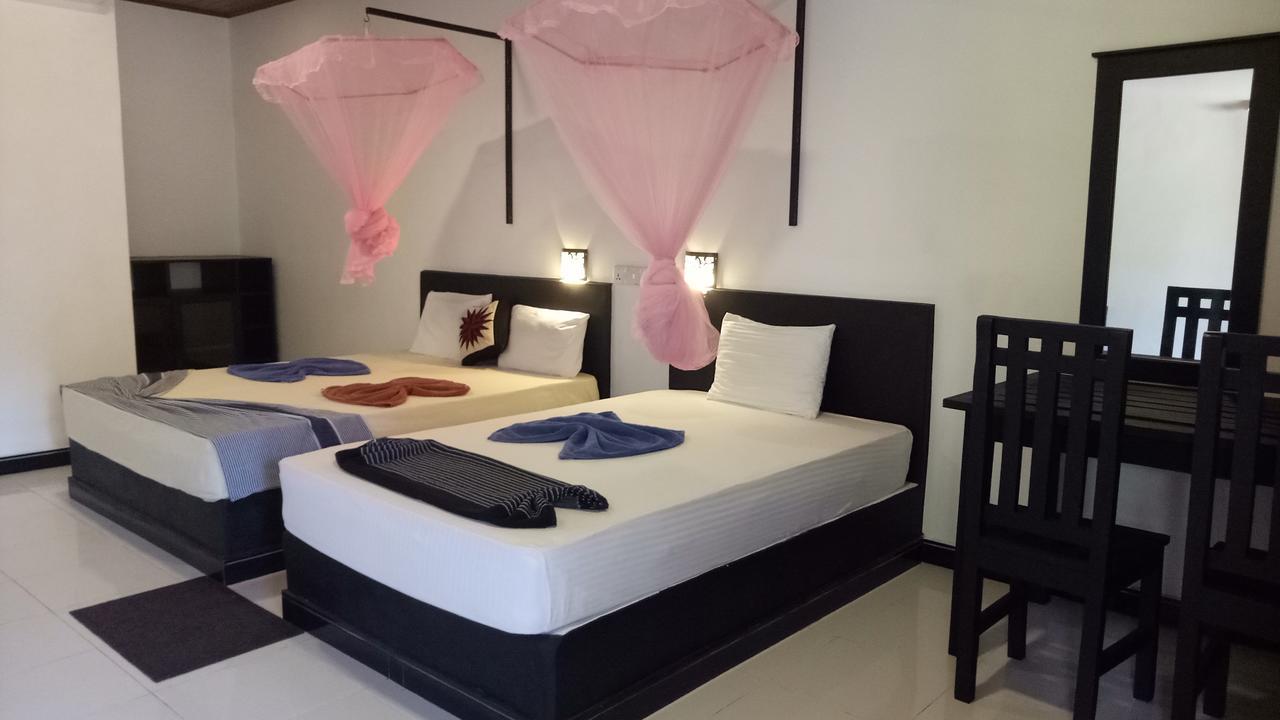 Golden Beach Inn Trincomalee Exterior foto