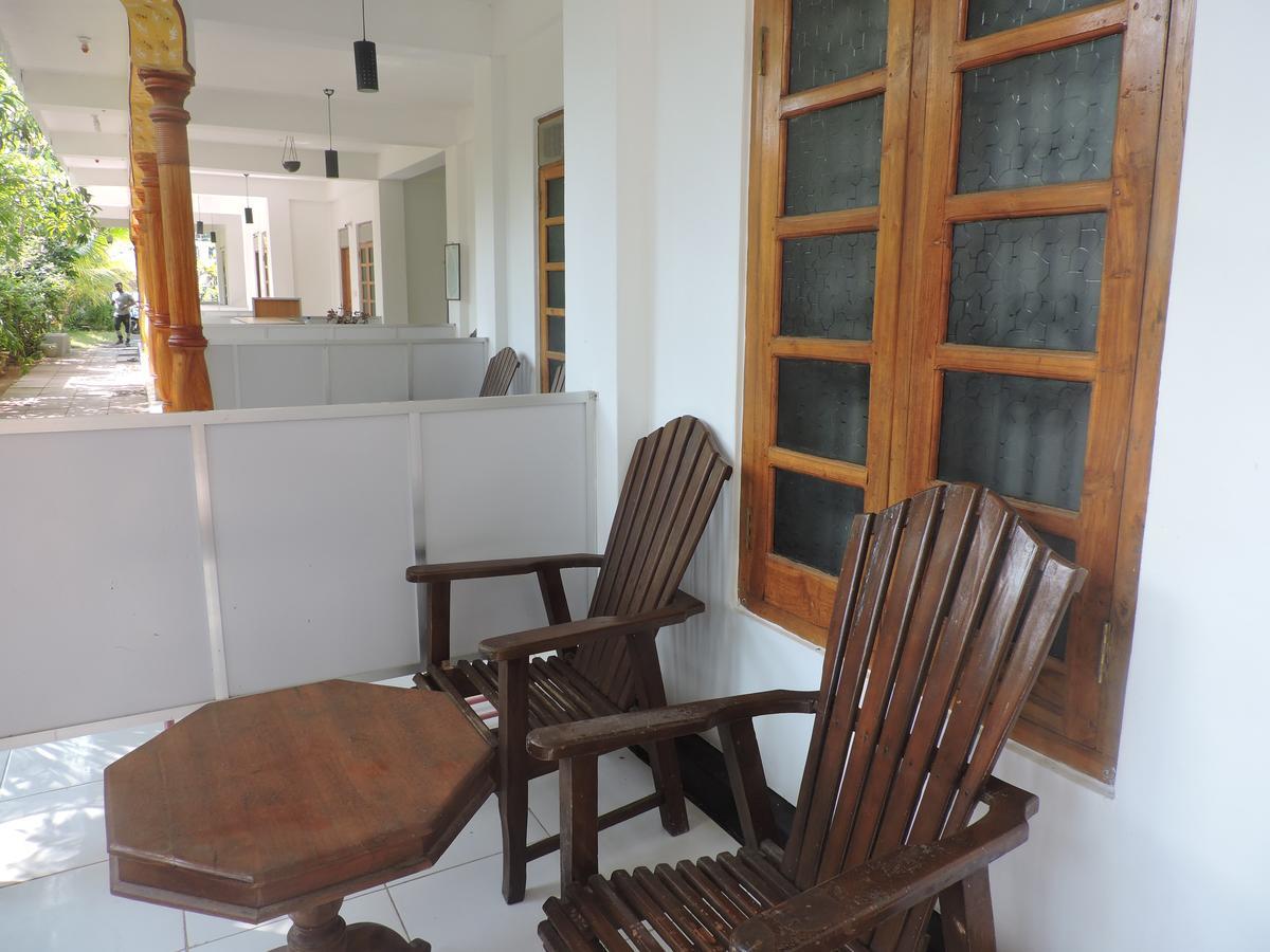 Golden Beach Inn Trincomalee Exterior foto