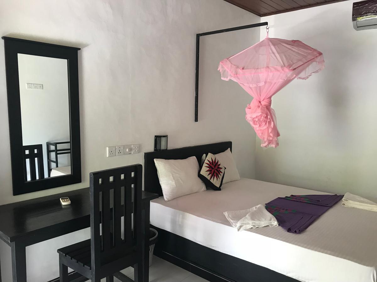 Golden Beach Inn Trincomalee Exterior foto