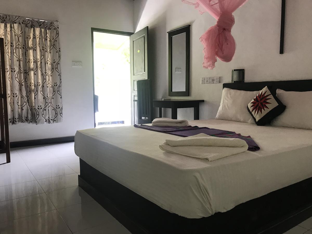 Golden Beach Inn Trincomalee Exterior foto
