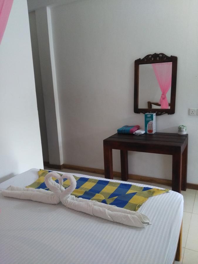 Golden Beach Inn Trincomalee Exterior foto
