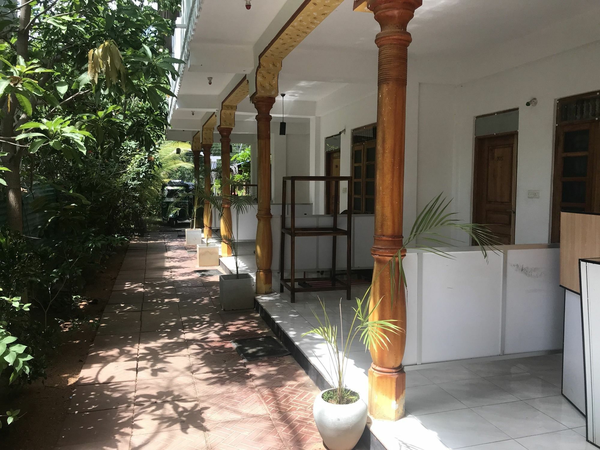 Golden Beach Inn Trincomalee Exterior foto